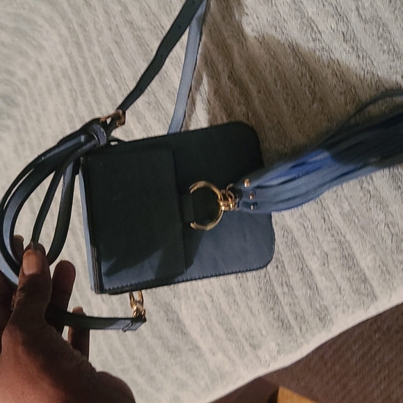 Crossbody - Picture 4 of 4